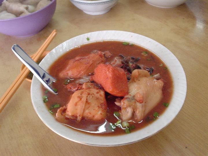 A bowl of Foochow red wine noodles