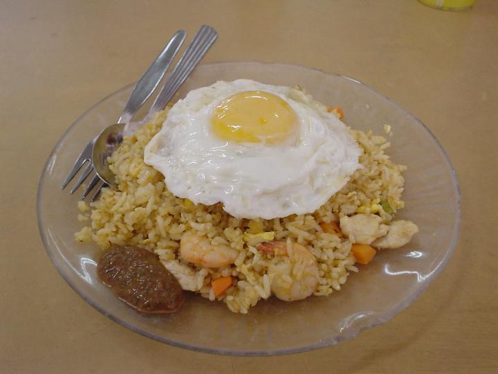 Tom yam fried rice with egg