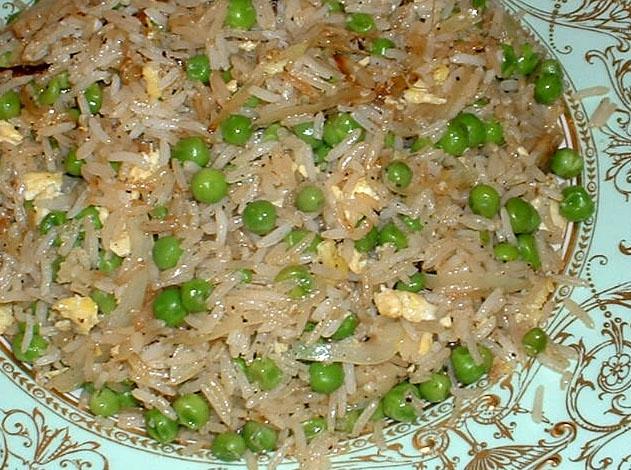 Philippines food: Sinangag or Eggs and Peas Fried Rice