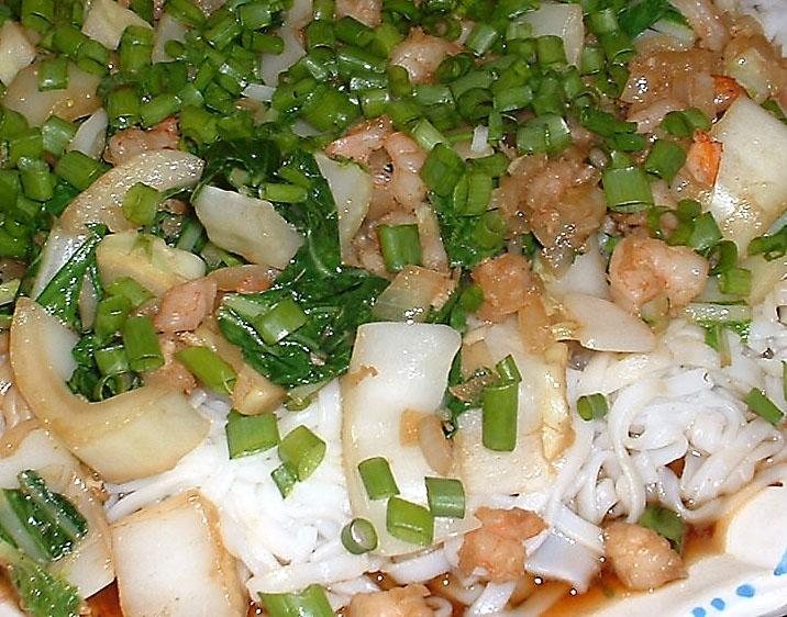 Philippines food: Pancit or Shrimp and Noodles