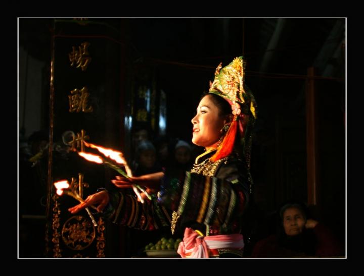 Len Dong Dance Ceremony