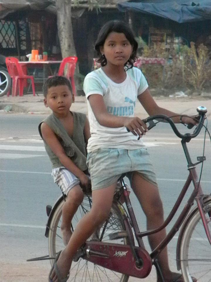 crossing the border from Thailand to Cambodia