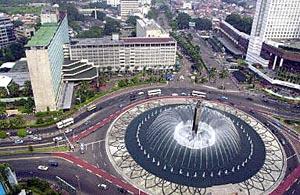 The Hotel Indonesia (L) in Jakarta, made famous by Christopher Koch's novel 'The Year of Living Danderously' and the movie of the same name.