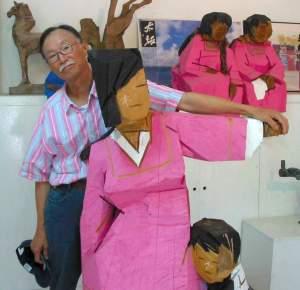 The artist with one of his creations.