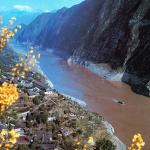 Then next to it, you will not miss Wu Gorge, which extends 40 kilometers from the mouth of Daning River of Wushan Mountain inm the west to Guandukou of Badong in the east. With its exquisite forest-covered peaks and lush mountains and ranges, Wu Gorge can be definitely a godsend.  