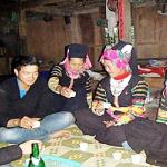 Fete de marriage, c'est aussi l'ocassion des rencontres des jeunes ethniques Lolo noirs a Baolac - Vietnam