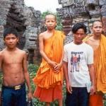 Students and Monks pose at the top of Phnom Banan.
