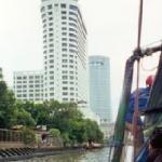 The Klong Saen Saeb canal passes eye-catching hotels such as the Amari Atrium on New Petchburi Road.