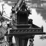 These miniature houses are constructed as new residences for the displaced spirit belonging to a piece of land. Of Indian origin, the spirit houses in Thailand serve also as places of daily worship, during which they are garnished with Buddhist offerings of flowers, incense, dolls, elephant statues and food items.