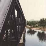 It can be difficult to imagine the hell on earth endured by the thousands of prisoners of war when viewing the famous bridge in the idyllic surroundings in Kanchanaburi. The film about "The Bridge on the River Kwai" with Alec Guinness, William Holden and others gave a taste of this suffering. But as in so many other comparable events the cruel reality was far worse than what the film could show.